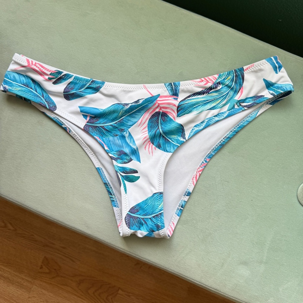 Cupshe Tropical Blue and White Bikini Bottoms